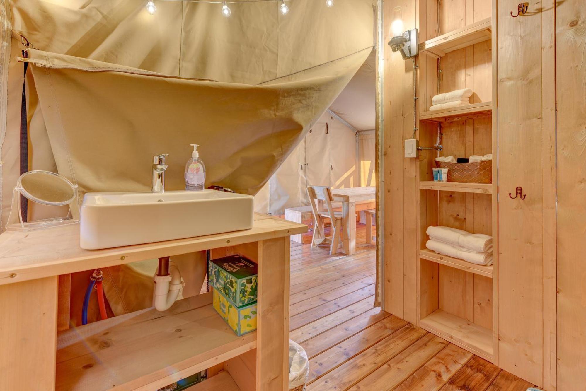 12 Fires Luxury Glamping With Heating #1 Hotel Johnson City Exterior photo